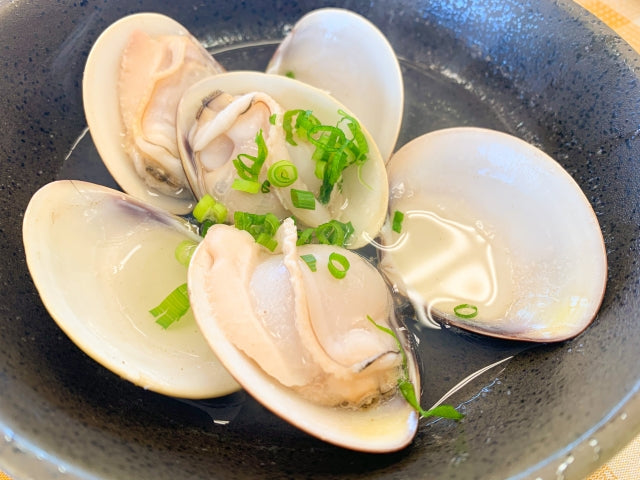 Sake-steamed clams